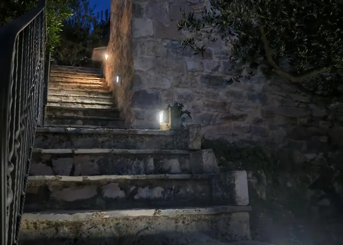 Merlo House Dol Hvar Vila *